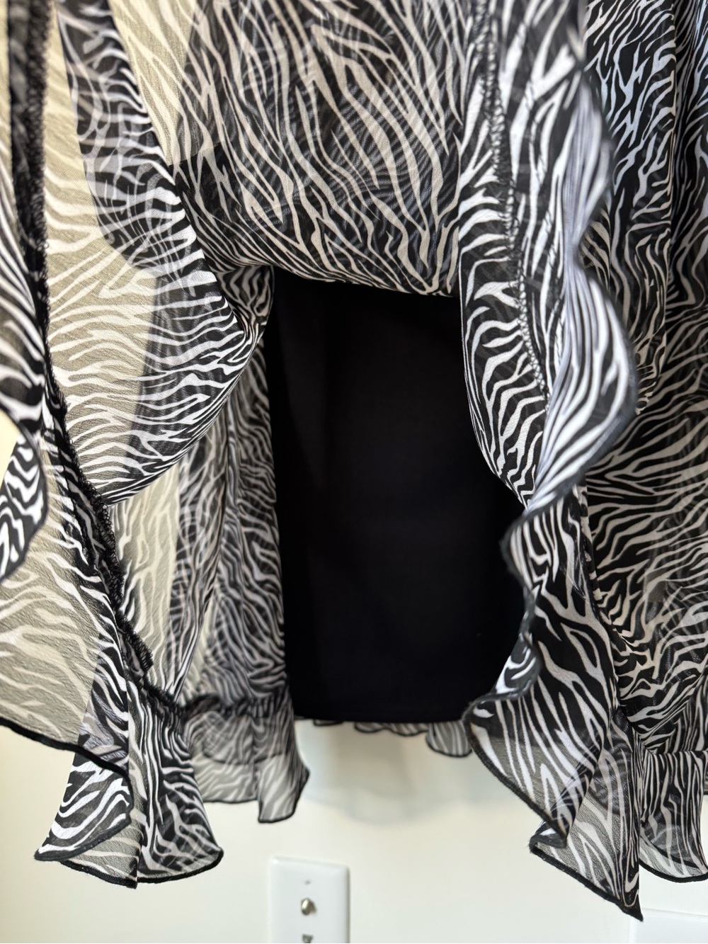 Christopher & Banks Zebra Print Sheer Flutter Sleeve Ruffle Dress sz 16 - Picture 4 of 9